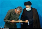 تقدیر از جهادگران و خانواده معظم شهدا در اجتماع مردمی هسته‌های جهاد و پیشرفت