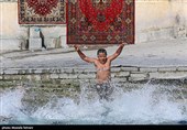آب تنی در چشمه علی