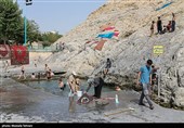 آب تنی در چشمه علی 