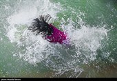 آب تنی در چشمه علی 