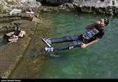 آب تنی در چشمه علی
