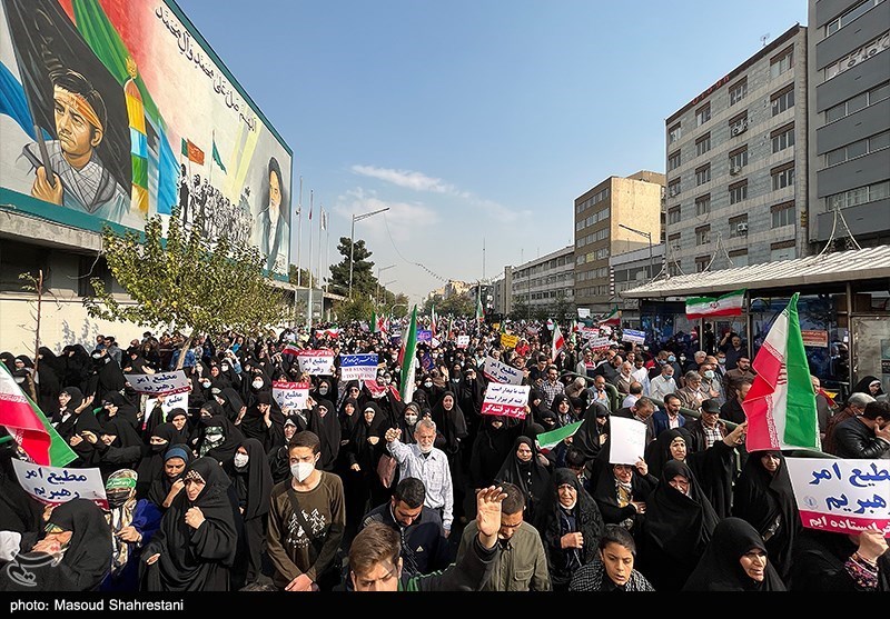 راهپیمایی مردم تهران در محکومیت جنایت تروریستی حرم شاهچراغ