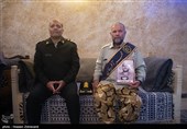 قنبر راسخ عظمت زندانی سیاسی مبارز پیش انقلاب و دبیر فجرآفرینان نیرو های مسلح در پاتوق زندانیان سیاسی در زندان قصر