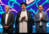 تقدیر دانشجویان دانشگاه صداوسیما از سخنگوی دولت در جشنِ تولد یک شبکه