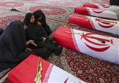 40 روز دلتنگی مادر بزرگ "آرتین"/ ضجه‌های جگرسوز مادر بزرگ شهید سرایداران بر مزار فرزندانش