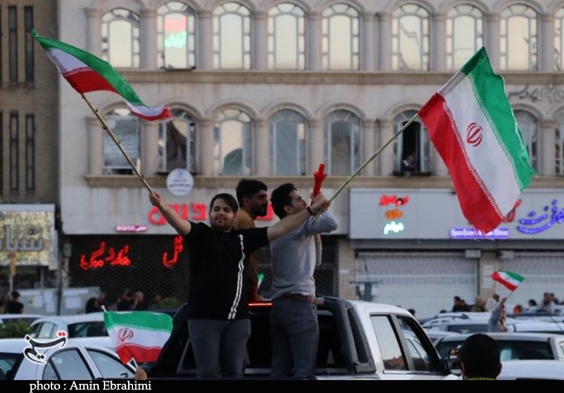 شادی مردم کرمان پس از برد ‌تیم ملی فوتبال
