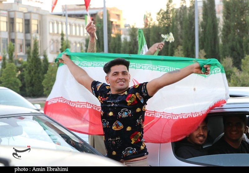 شادی مردم کرمان پس از برد ‌تیم ملی فوتبال