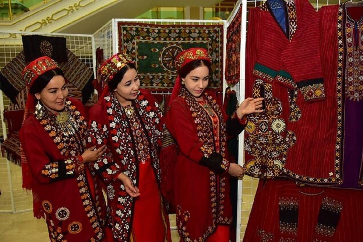 صنایع دستی , وزارت میراث فرهنگی، گردشگری و صنایع دستی , فهرست میراث جهانی یونسکو در ایران , یونسکو | سازمان آموزشی، علمی و فرهنگی سازمان ملل متحد , گردشگری | توریسم , 