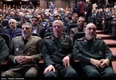 سرلشکر سلامی فرمانده کل سپاه پاسداران، سرلشکر باقری رئیس ستاد کل نیروهای مسلح و سید عبدالرحیم موسوی فرمانده کل ارتش در همایش ملی جایگاه علم و فناوری در دفاع مقدس