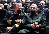 سرلشکر سید یحیی رحیم صفوی دستیار و مشاور عالی رهبر معظم انقلاب در امور نیروهای مسلح و حبیب‌الله سیاری معاون هماهنگ‌کننده ارتش در همایش ملی جایگاه علم و فناوری در دفاع مقدس