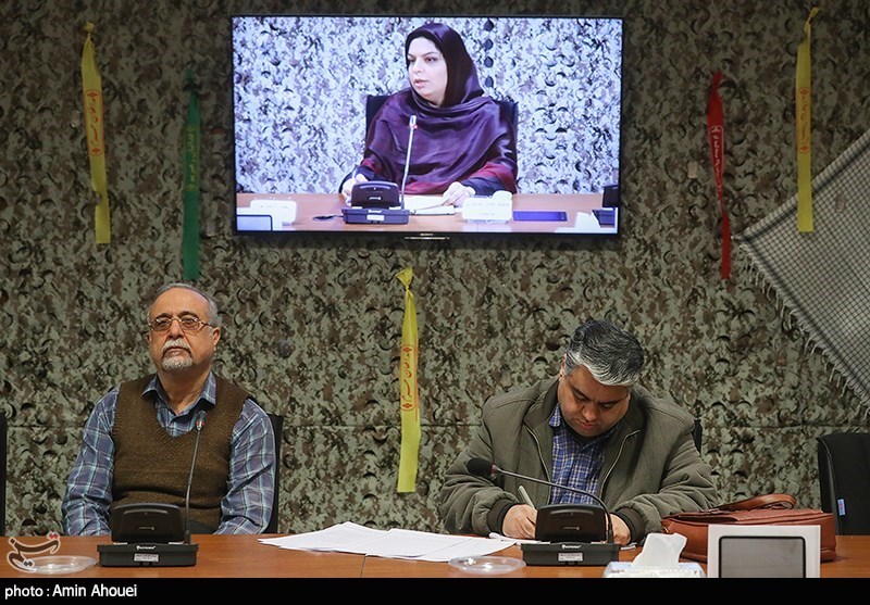 نشست نقد و بررسی کتاب فاتحان آسمان