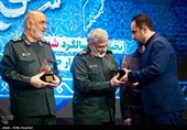 تقدیر خانواده سردار شهید حسن ایرلو از سردار اسماعیل قاآنی فرمانده نیروی قدس سپاه پاسداران در نخستین سالگرد سردار شهید حسن ایرلو