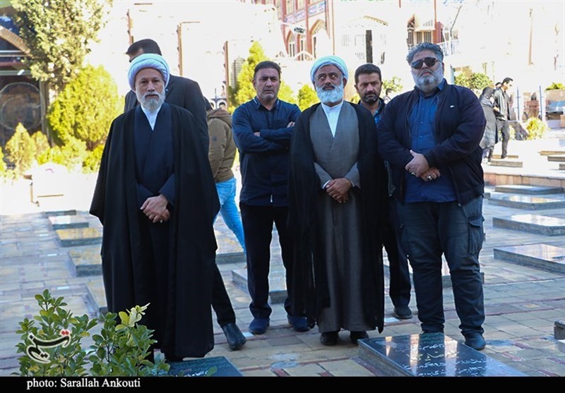 آیت الله دژکام نماینده ولی فقیه در استان فارس و امام جمعه شیراز در گلزار شهدای کرمان