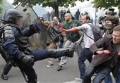 انتقادهای روزافزون از رفتارهای خشونت آمیز پلیس فرانسه علیه معترضان