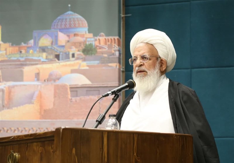 امام جمعه یزد:  هتاکی به قرآن نشان دهنده اوج درماندگی غرب در برابر عظمت اسلام است