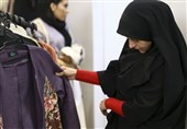آیا پوشش با رنگ روشن برای خانم‌ها اشکال شرعی دارد؟