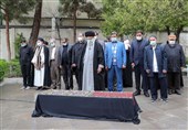 امام خامنه‌ای بر پیکر حسن غفوری‌فرد اقامه نماز کردند