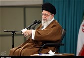 استفتاء از امام خامنه‌ای؛ حکم نگاه اتفاقی به نامحرم چیست؟