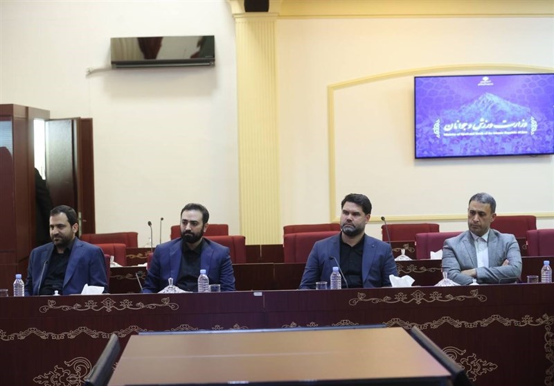 کیومرث هاشمی , وزارت ورزش و جوانان , حمید سجادی , 