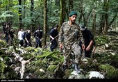 تاخت  برد بلند در جنگل  و شناخت پوشش جنگلی گیاهان و میوه های سمی و غیر سمی  و ساخت تله(مجاز) از جمله آموزش هایی است که شرکت کنندگان  در طول دوره  ویژه و بین المللی زندگی در شرایط سخت و بقاء در طبیعت می آموزند.