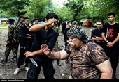 یکی از اساتید در حال آموزش دفاع شخصی با سلاح سرد چاقو در دوره ویژه و بین المللی زندگی در شرایط سخت و بقاء در طبیعت است ، در این دوره به هنرجویان آموزش روان شناسی زبان بدن در دفاع شخصی از بین بردن استرس و مدیریت جسم و روح آموزش داده می شود