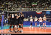 نجاتی: عطایی تحت فشار است و بازیکنان در همه کارها دخالت می‌کنند/ نباید یک مربی را مثل مترسک روی نیمکت بنشانیم