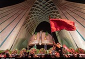 نمایشی متفاوت از اجرای سرود "عزیز دلم حسین" در میدان آزادی