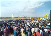استقبال دانشجویان از شیخ زکزاکی در فرودگاه امام (ره)
