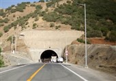تردد خودروهای سنگین از محور سنندج ـ مریوان در جاده ممنوعه+ فیلم