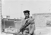 ماجرای یک عکس/ می خوام با تفنگ بابام برم بجنگم!