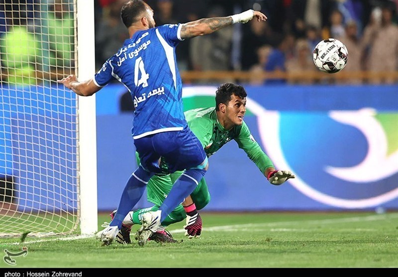 لیگ برتر فوتبال , تیم فوتبال پرسپولیس , تیم فوتبال استقلال , تیم فوتبال صنعت نفت آبادان , تیم فوتبال پیکان تهران , تیم فوتبال سپاهان اصفهان , 