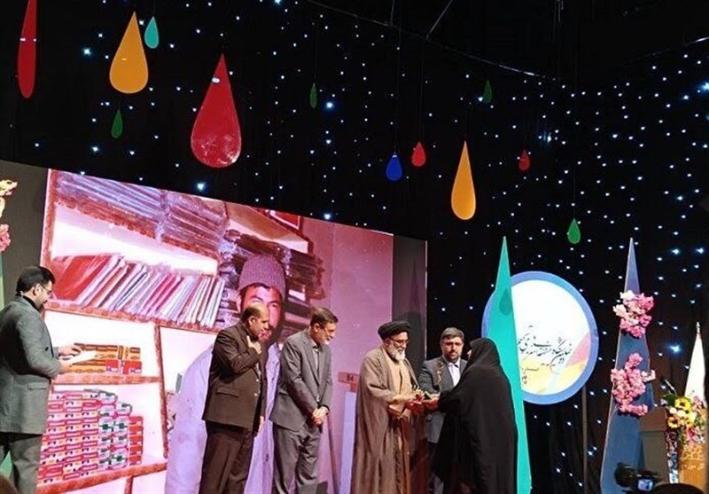 بنیاد شهید و امور ایثارگران , بنیاد شهید , حوزه هنری , سید امیرحسین قاضی‌زاده هاشمی , هنرهای تجسمی , دفتر هنرهای تجسمی وزارت فرهنگ و ارشاد اسلامی , نقاشی , مجسمه سازی , 