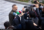 وزیر دفاع: آزمایش‌های هواپیمای سیمرغ در حال انجام است