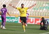 مغانلو دوباره آقای گل شد؛ دستکش طلایی به دو گلر رسید
