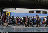 مسافران در ایستگاه سرگردانی
