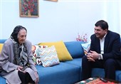 مخبر: تمامیت ارضی و استقلال کشور مدیون جانفشانی شهدا و صبر خانواده‌هایشان است