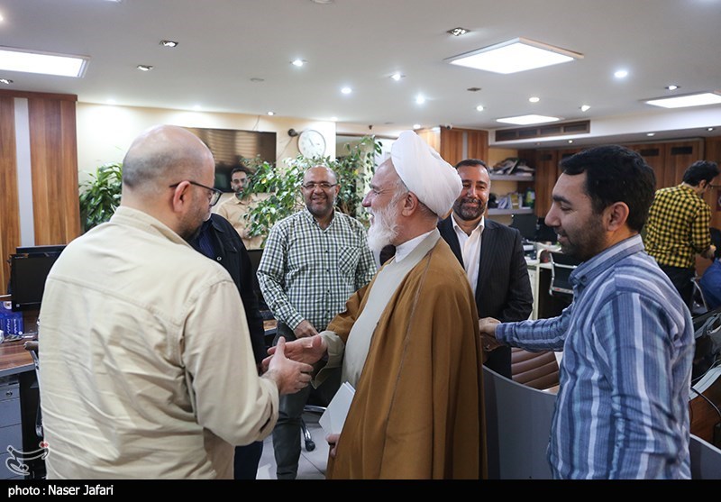 حضور آیت الله  عراقی در خبرگزاری تسنیم