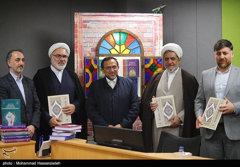 رونمایی از مجموعه مقالات همایش شهید سلیمانی و مکتب انتظار و نظریه انتظار در اندیشه آیت‌الله خامنه‌ای