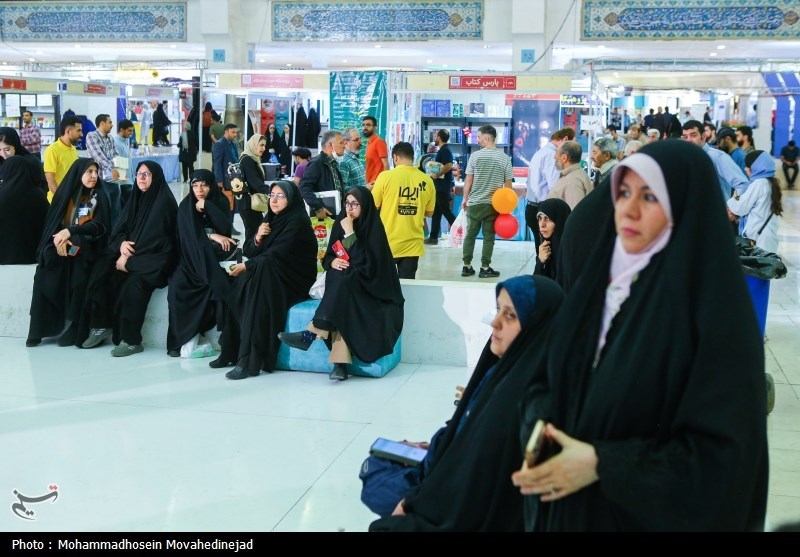 مراسم تجلیل از نویسنده کتاب مرد ابدی