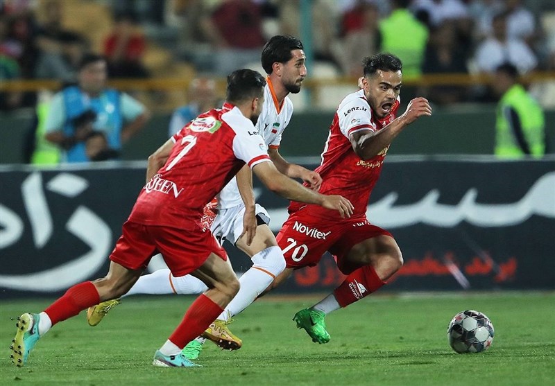 لیگ برتر فوتبال , تیم فوتبال پرسپولیس , تیم فوتبال استقلال , تیم فوتبال صنعت نفت آبادان , تیم فوتبال پیکان تهران , تیم فوتبال سپاهان اصفهان , 