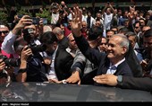 حضور مسعود پزشکیان نامزد چهاردهمین دوره ریاست‌جمهوری در بیمارستان فیروزآبادی شهرری