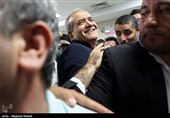 حضور مسعود پزشکیان نامزد چهاردهمین دوره ریاست‌جمهوری در بیمارستان فیروزآبادی شهرری