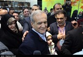 حضور مسعود پزشکیان نامزد چهاردهمین دوره ریاست‌جمهوری در بیمارستان فیروزآبادی شهرری