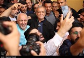 حضور مسعود پزشکیان در شعبه اخذ رأی