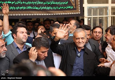 حضور مسعود پزشکیان در شعبه اخذ رأی