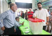ایمان غیاثی در شعبه اخذ رای مسجد النبی