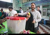 علی بهادری جهرمی سخنگوی دولت در شعبه اخذ رای مسجد النبی