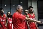 سرمربی یونانی تیم ملی بسکتبال وارد تهران شد