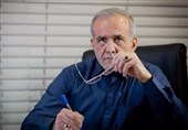 بزشکیان یهنئ بفوز المنتخب الوطنی لأولمبیاد الفلک والفیزیاء الفلکیة الإیرانی بالبطولة