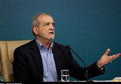 الرئیس الإیرانی یؤکد على تطویر العلاقات مع ترکمانستان